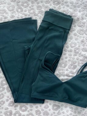 Aerie Dark Green Ribbed Activewear Set - Sports Bra & High-Waist Leggings